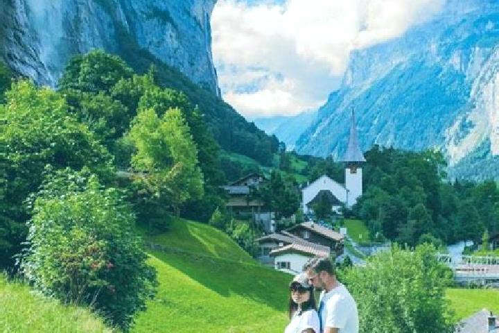 Ellie, 39 — Escort in Malleray, Switzerland