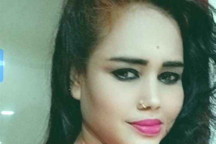 Ellie, 39 — Escort in No.2 Goreswar, India