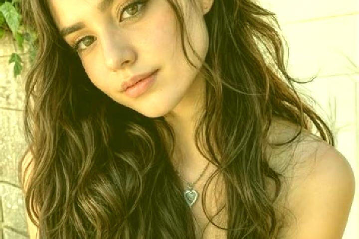 Emily, 20, a auburn amber-eyed middle eastern companion based in Vrbica. Offering Erotic Massage, BDSM, CIM. Available for incall and outcall, day and evenin...
