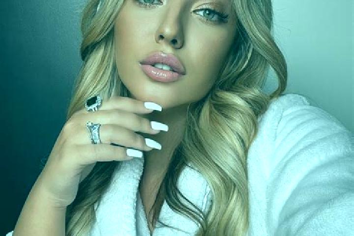 Emily, 20, a blonde grey-eyed latina companion based in Sajokaza. Offering Domination, Girlfriend Experience, Tantra. Available for incall and outcall, day a...