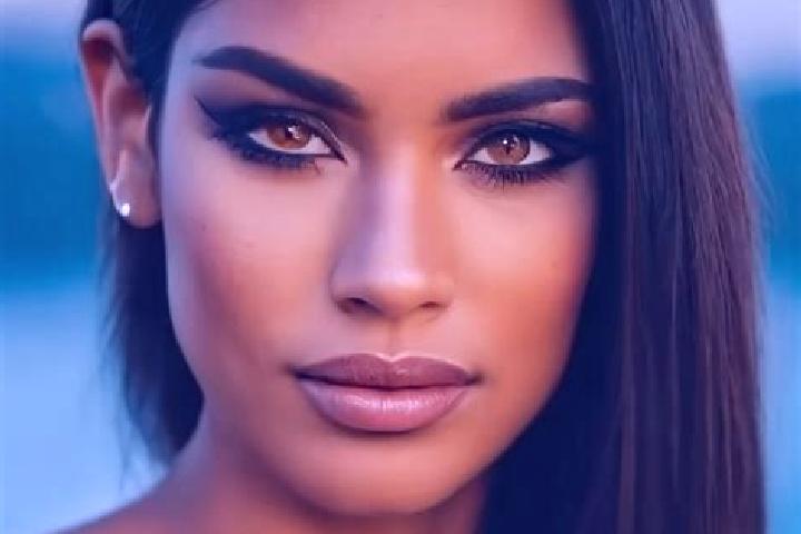 Emily, 20, a red grey-eyed latina companion based in Town Line. Offering GFE, Domination, Tantra. Available for incall and outcall, day and evening dates.