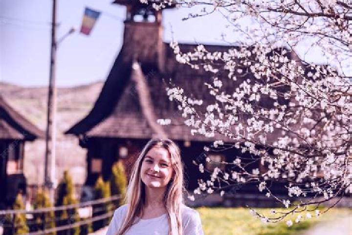 Emily, 20 — Escort in Bratesti, Romania