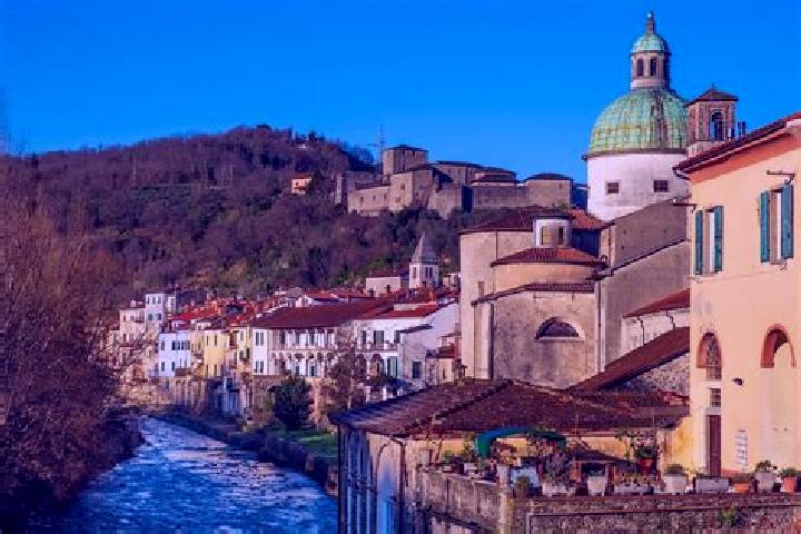 Emily, 20 — Escort in Pontremoli, Italy