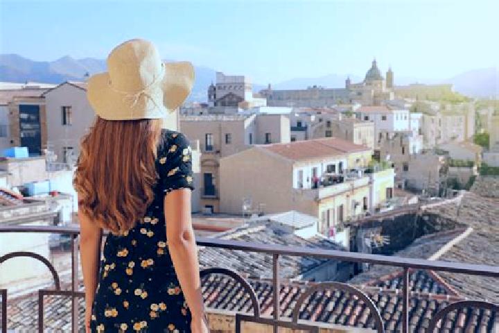 Emily, 20 — Escort in San Fele, Italy