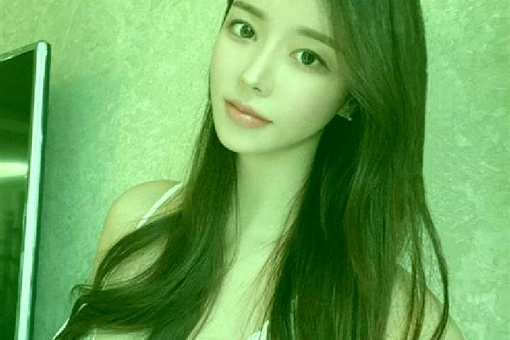 Emily, 20 — Escort in Xionghe, China