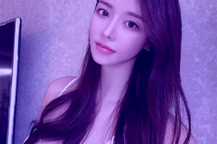 Emily, 20 — Escort in Yuhuangmiao, China
