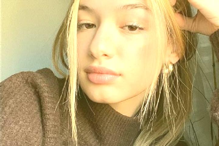 Emily, 21, a blonde brown-eyed middle eastern companion based in Dienet. Offering CIM, GFE, Tantra, Duos. Available for incall and outcall, overnight booking...