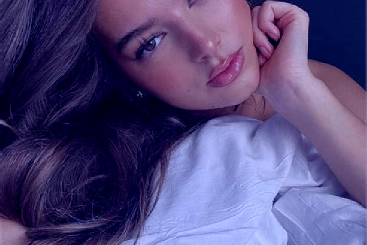 Emily, 21, a chestnut hazel-eyed slavic companion based in Cipayung. Offering Erotic Massage, Couples, Overnight, Party Girl. Available for incall and outcal...