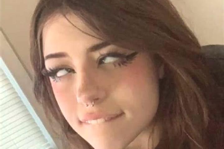 Emily, 21, a dark blonde amber-eyed mixed companion based in Lake Bosworth. Offering OWO, Party Girl. Available for incall and outcall, day and evening dates.