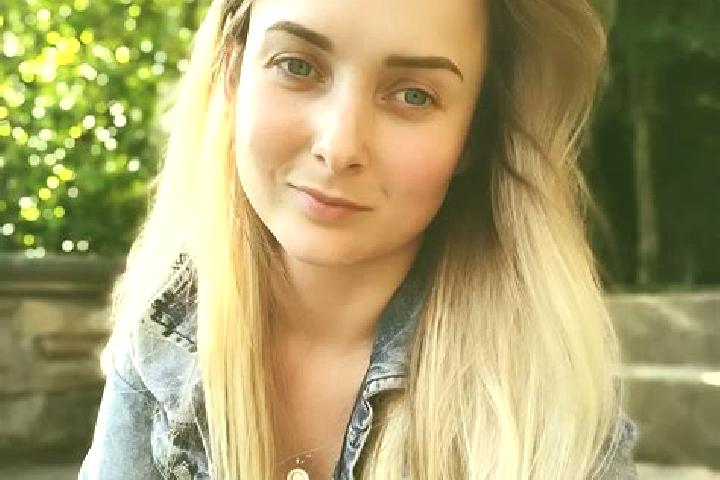 Emily, 21 — Escort in Bystrzyca, Poland