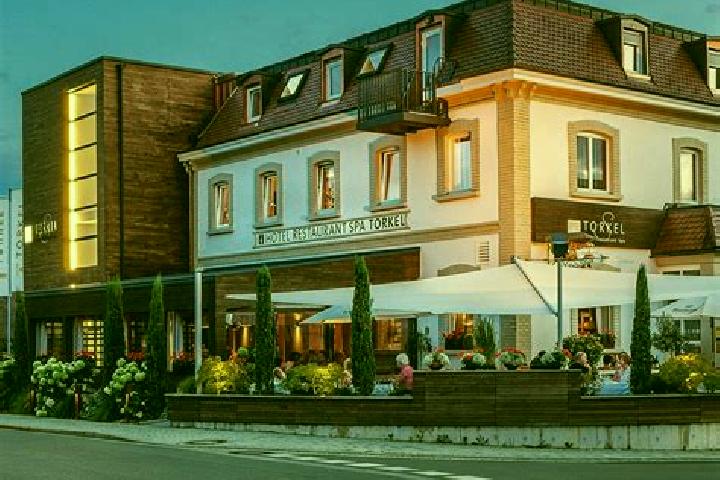 Emily, 21 — Escort in Lauterach, Austria