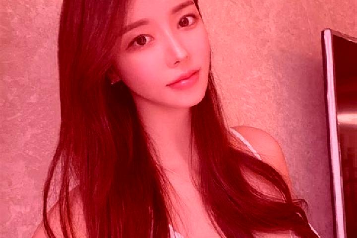 Emily, 21 — Escort in Seoam, Indonesia