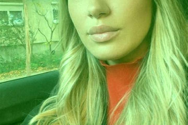 Emily, 21 — Escort in Tomulesti, Romania