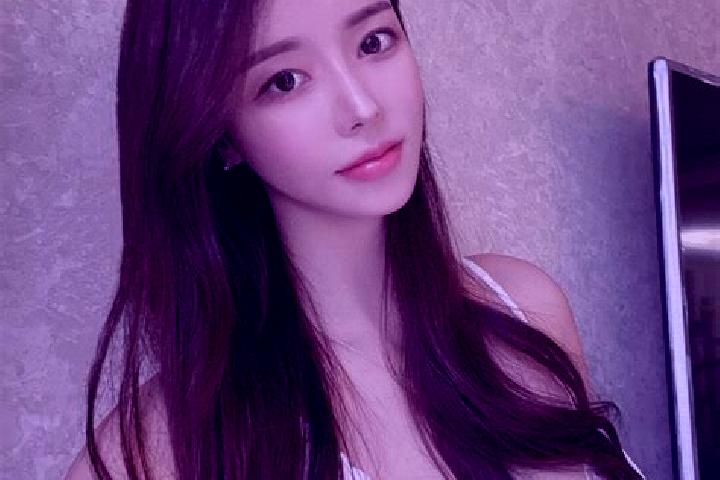 Emily, 21 — Escort in Ungsang, South Korea