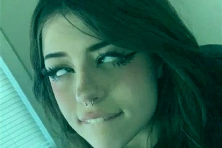 Emily, 22, a brunette grey-eyed caucasian companion based in Bademli. Offering Roleplay, OWO, Party Girl. Available for incall and outcall, overnight booking...