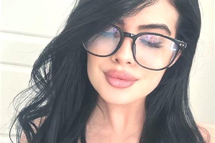 Emily, 22 — Escort in Aleksince, Slovakia