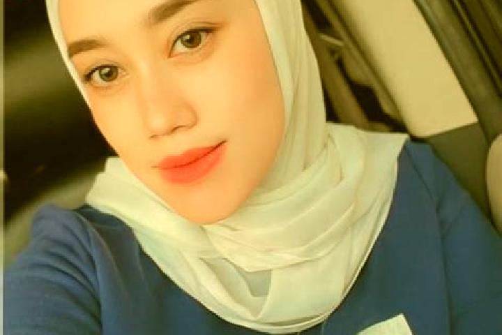 Emily, 22 — Escort in Cibongas, Indonesia