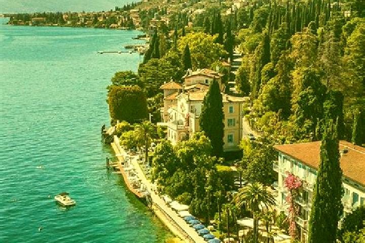 Emily, 22 — Escort in Gardone Riviera, Italy