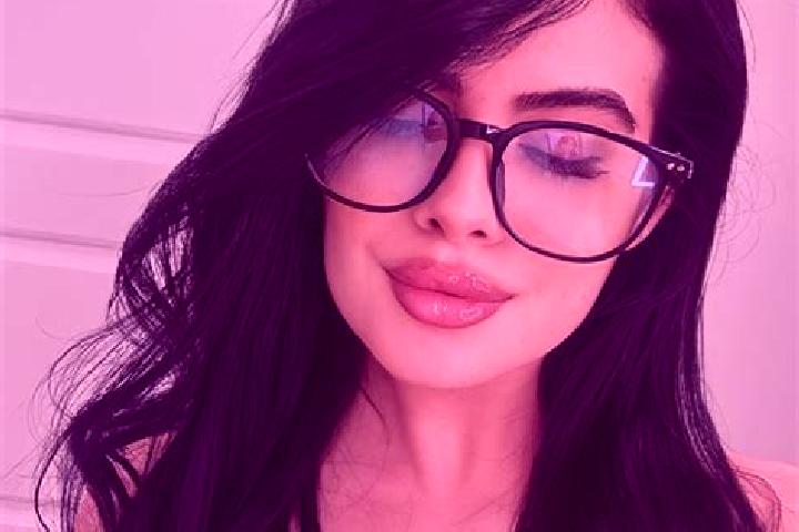 Emily, 22 — Escort in Harvey, Australia