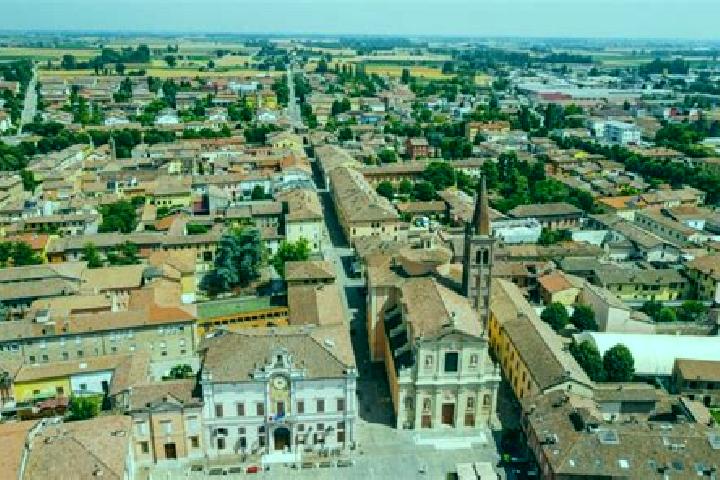 Emily, 22 — Escort in Pieve di Cento, Italy
