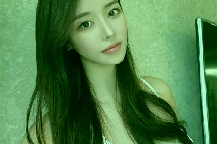 Emily, 22 — Escort in Xushuguan, China