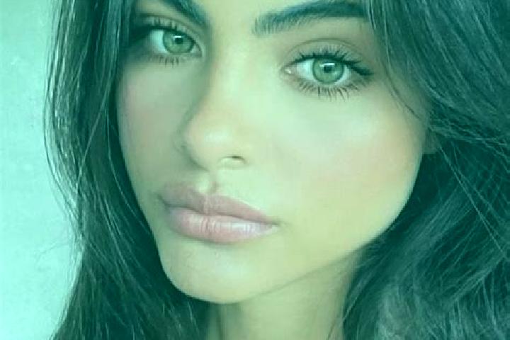 Emily, 23, a auburn dark-eyed middle eastern companion based in Tambolaka. Offering 69, Travel Companion, Dinner Date, Tantra, BDSM. Available for incall and...