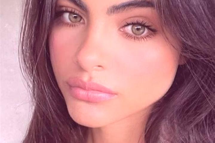 Emily, 23, a brunette green-eyed middle eastern companion based in Arno Bay. Offering Erotic Massage, Roleplay. Available for incall and outcall, day and eve...