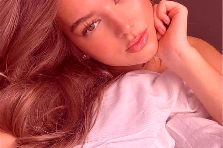 Emily, 23, a chestnut amber-eyed latina companion based in Sidonganti. Offering Party Girl, CIM, Girlfriend Experience, Overnight. Available for incall and o...