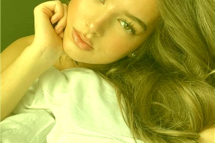 Emily, 23, a chestnut dark-eyed latina companion based in Bonny-sur-Loire. Offering GFE, Erotic Massage, Girlfriend Experience, Overnight. Available for inca...