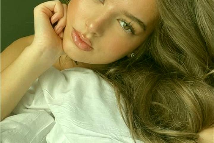 Emily, 23, a chestnut hazel-eyed european companion based in Venus Bay. Offering Girlfriend Experience, Overnight, Duos, Travel Companion, Roleplay. Availabl...