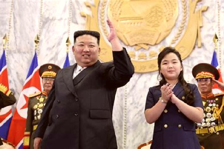 Emily, 23 — Escort in Anak, North Korea