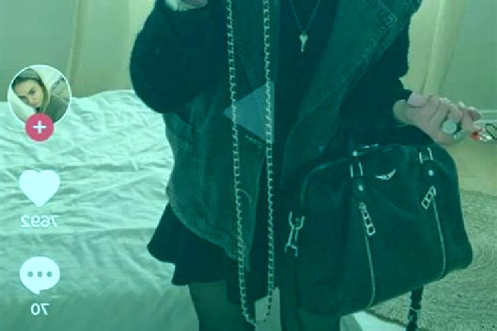 Emily, 23 — Escort in Aubertin, France