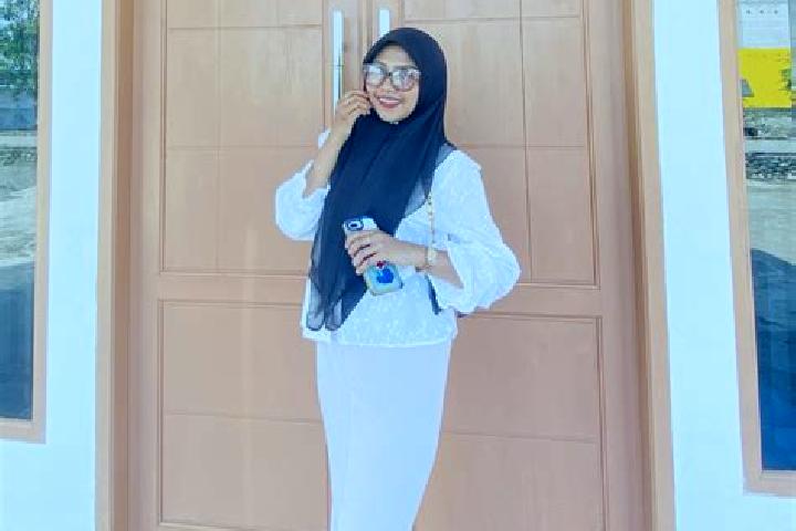 Emily, 23 — Escort in Belopa, Indonesia