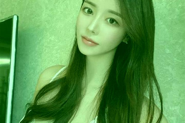Emily, 23 — Escort in Gaojiabu, China