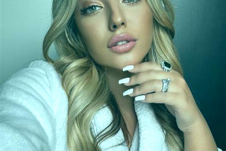 Emily, 23 — Escort in Inhapim, Brazil