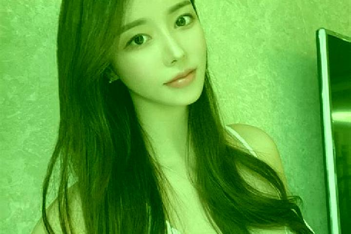 Emily, 23 — Escort in Longbei, China