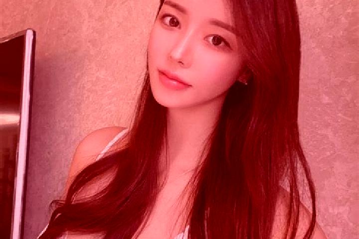 Emily, 23 — Escort in Longmenfan, China