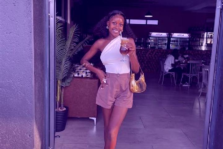 Emily, 23 — Escort in Magogeni, South Africa