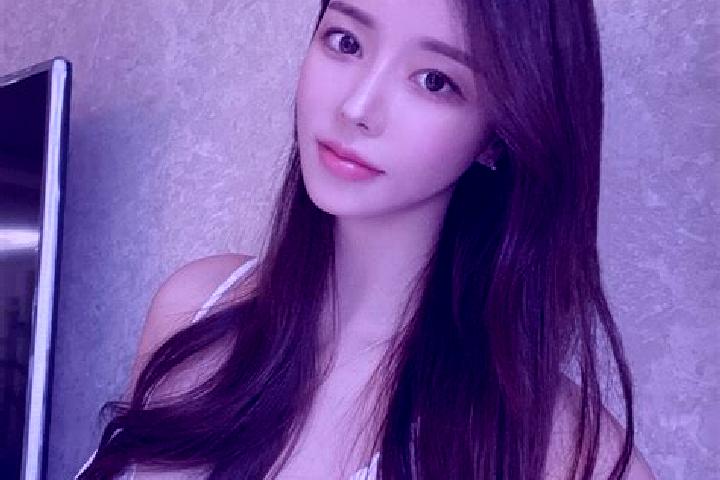 Emily, 23 — Escort in Nongzhang, China
