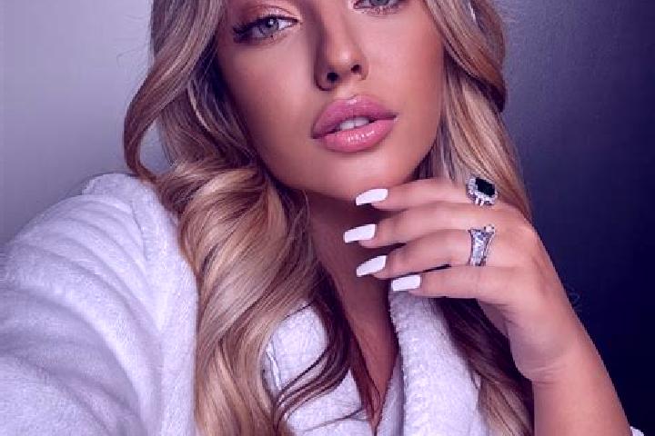 Emily, 23 — Escort in Rumohr, Germany