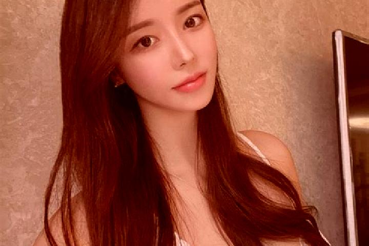 Emily, 23 — Escort in Seieng, Indonesia