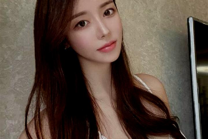 Emily, 23 — Escort in Waitun, China