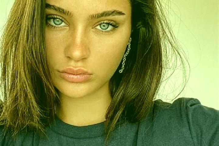 Emily, 24, a brunette blue-eyed indian companion based in Chunchi. Offering OWO, GFE, Striptease. Available for incall and outcall, day and evening dates.
