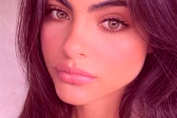 Emily, 24, a brunette green-eyed middle eastern companion based in Aracai. Offering Party Girl, Girlfriend Experience, Travel Companion. Available for incall...