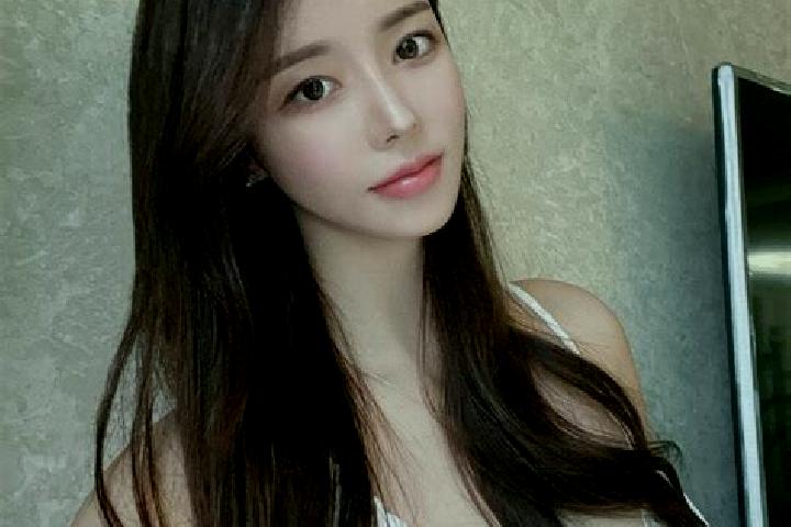Emily, 24 — Escort in Douping, China