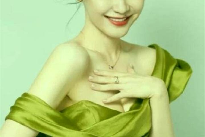 Emily, 24 — Escort in Jinjing, China