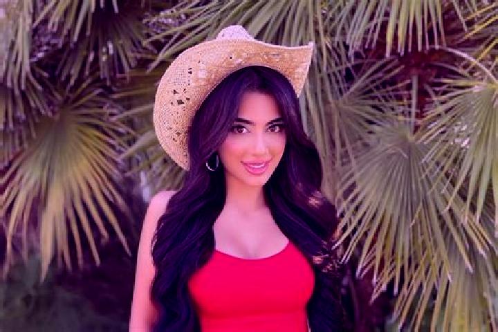 Emily, 24 — Escort in Kosh, Armenia