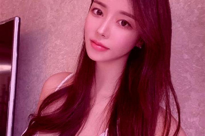 Emily, 24 — Escort in Xiaokeng, China
