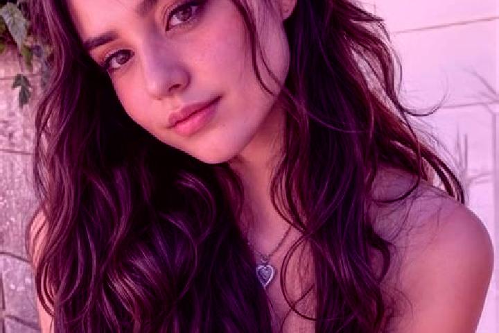 Emily, 25, a auburn hazel-eyed mediterranean companion based in Laporte. Offering Massage, Prostate Massage, Tantra. Available for incall and outcall, overni...