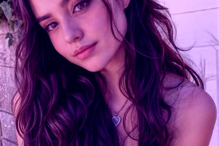 Emily, 25, a brunette hazel-eyed european companion based in Borgoratto Mormorolo. Offering Dinner Date, Prostate Massage, BDSM, Domination. Available for in...